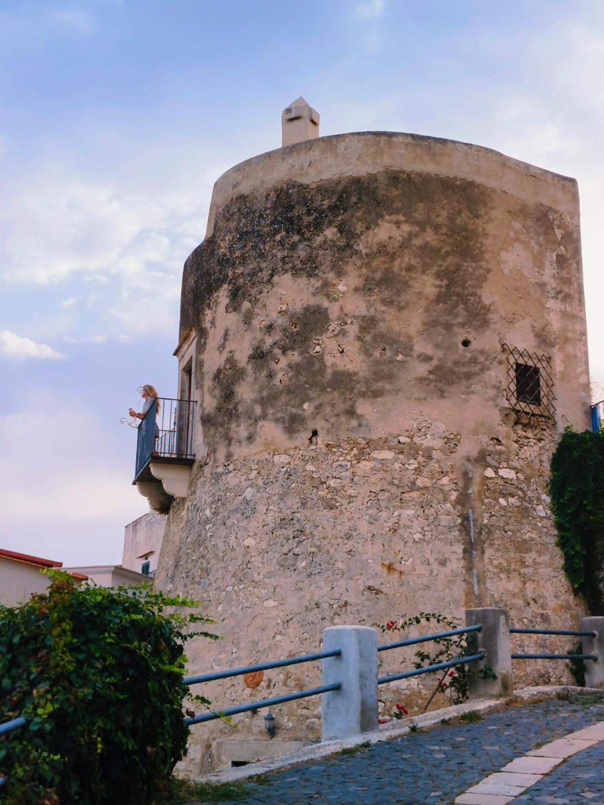 ヴィエステ Torre La Mezzaluna Bed & Breakfast エクステリア 写真